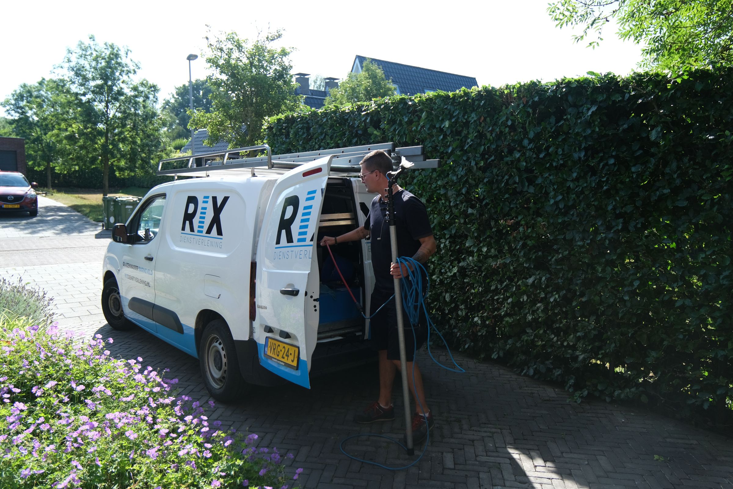 RIX Glazenwassers aan het werk.